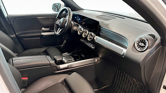 Mercedes-Benz GLB200 d 3 of 9