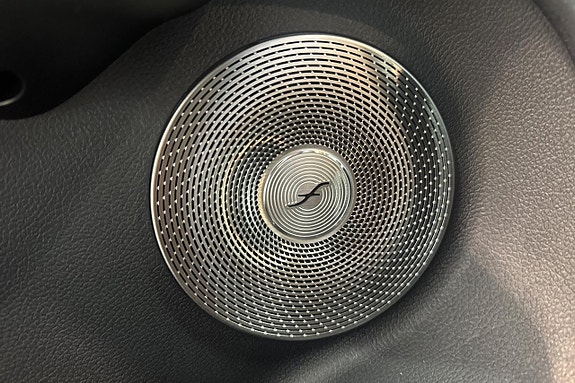 Mercedes-Benz GLB250+ 25 of 28