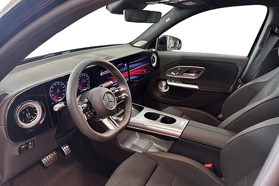 Mercedes-Benz GLB250+ 11 of 28