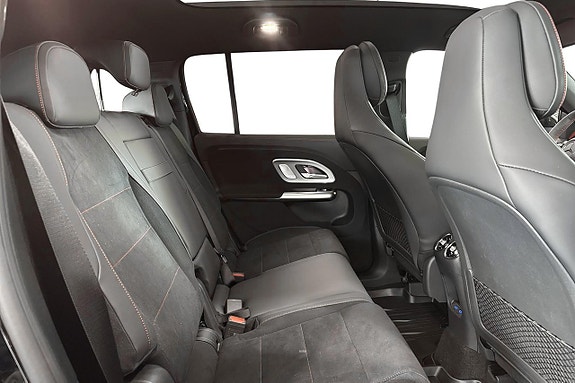 Mercedes-Benz GLB250+ 16 of 28