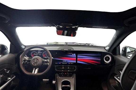 Mercedes-Benz GLB250+ 15 of 28
