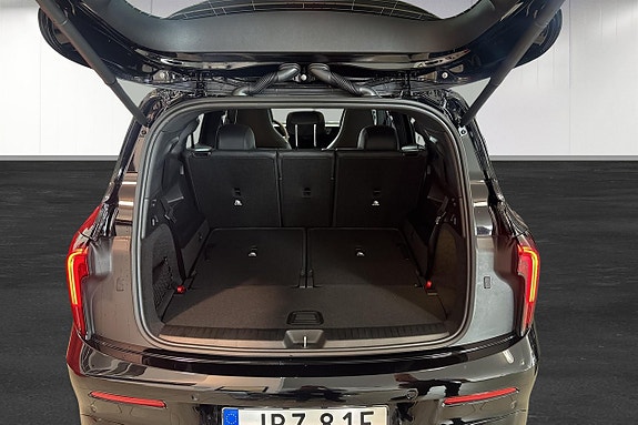 Mercedes-Benz GLB250+ 8 of 28