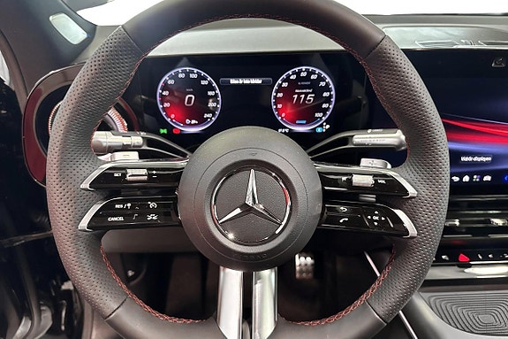 Mercedes-Benz GLB250+ 18 of 28
