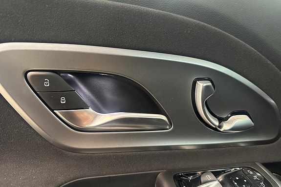 Mercedes-Benz GLB250+ 24 of 28