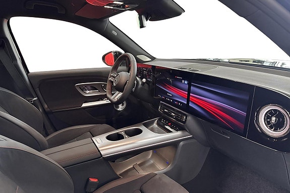 Mercedes-Benz GLB250+ 13 of 28