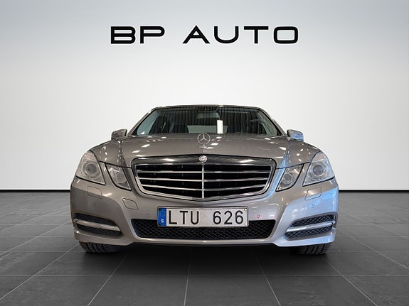 Mercedes-Benz E250 3 of 23