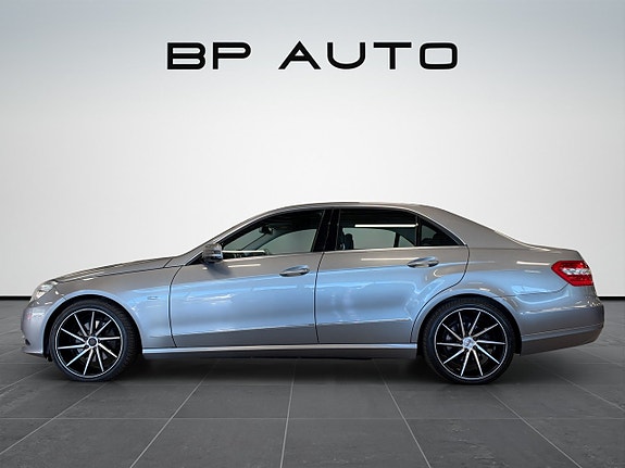 Mercedes-Benz E250 2 of 23
