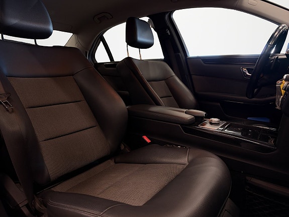 Mercedes-Benz E250 12 of 23