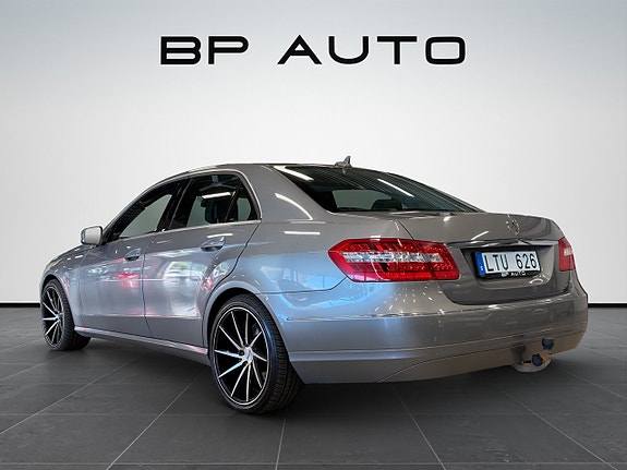Mercedes-Benz E250 5 of 23