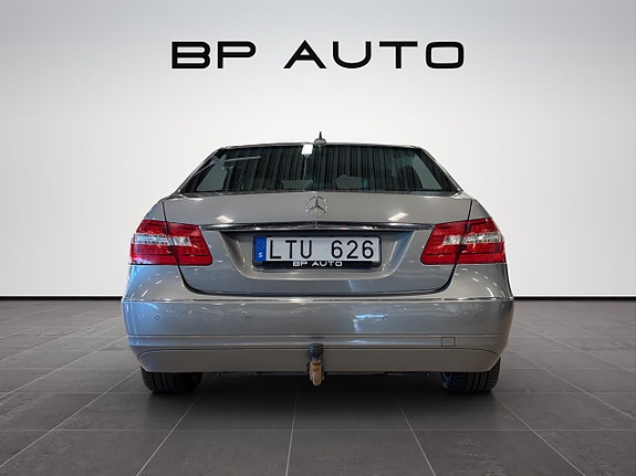 Mercedes-Benz E250 4 of 23