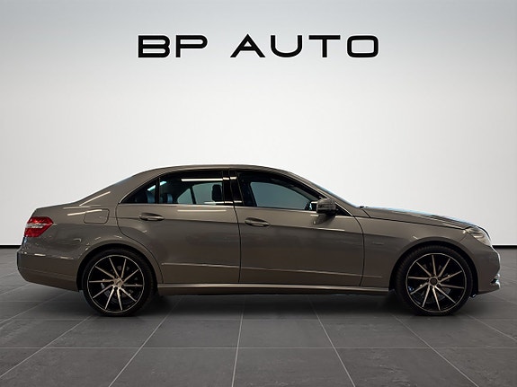 Mercedes-Benz E250 7 of 23
