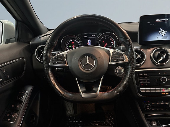 Mercedes-Benz GLA220 d 9 of 22