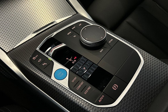 BMW i4 18 of 27