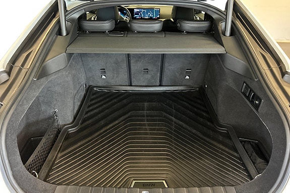 BMW i4 25 of 27