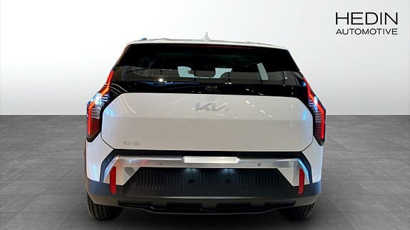 Kia EV3 7 of 18