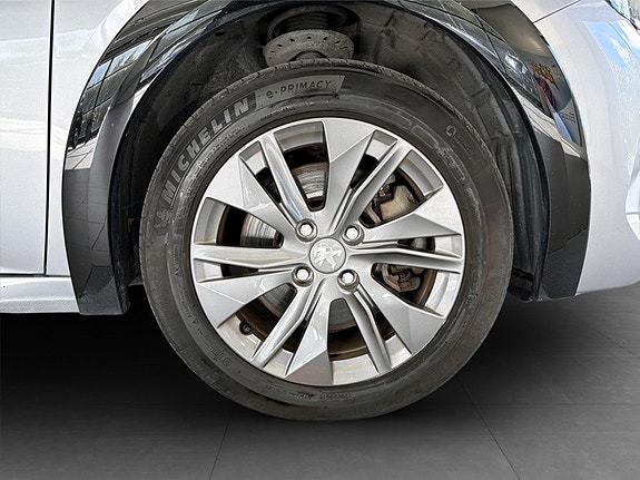 Peugeot e-208 16 of 17