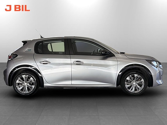 Peugeot e-208 15 of 17