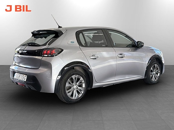 Peugeot e-208 3 of 17