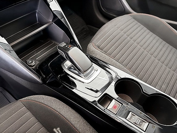 Peugeot e-208 12 of 17