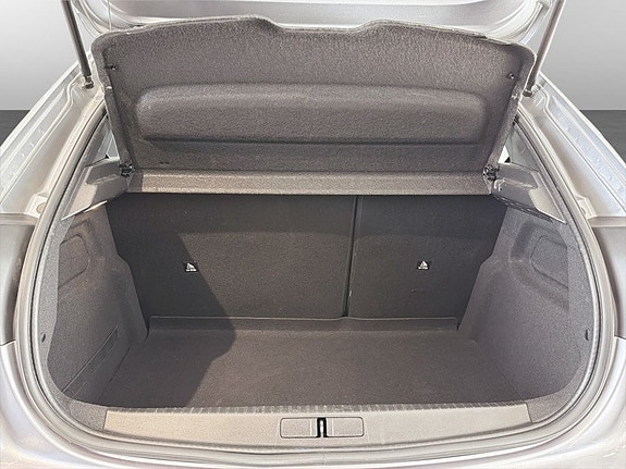 Peugeot e-208 17 of 17
