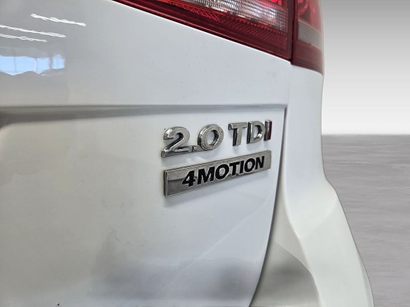 Volkswagen Passat Alltrack 13 of 15