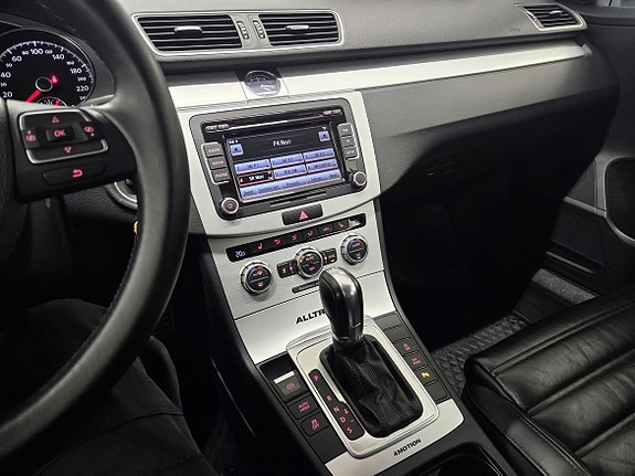 Volkswagen Passat Alltrack 7 of 15