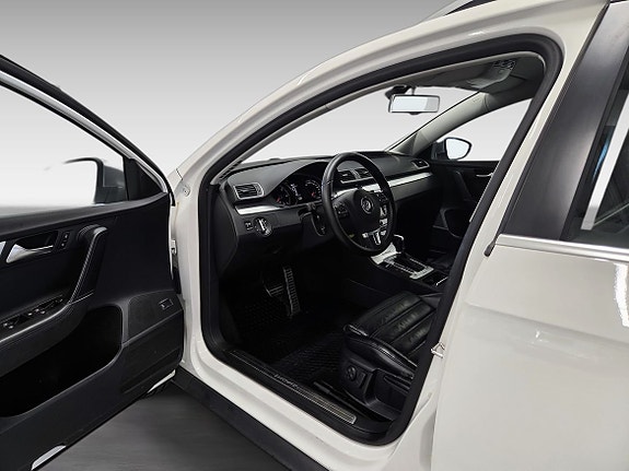Volkswagen Passat Alltrack 11 of 15