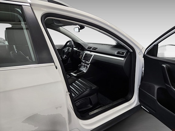 Volkswagen Passat Alltrack 12 of 15
