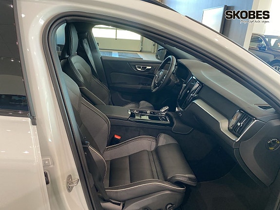 Volvo V60 10 of 21