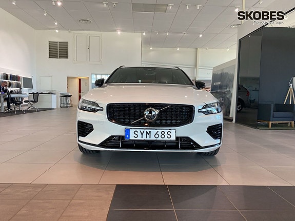 Volvo V60 2 of 21