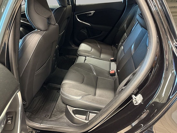 Volvo V40 8 of 15