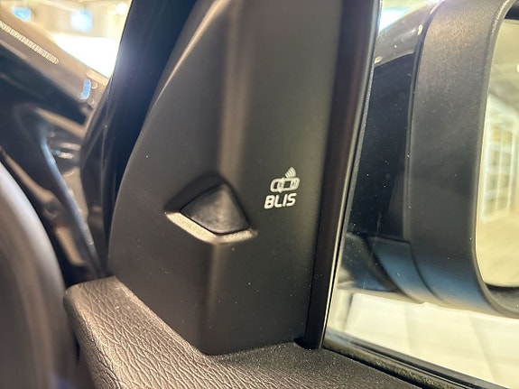 Volvo V40 12 of 15