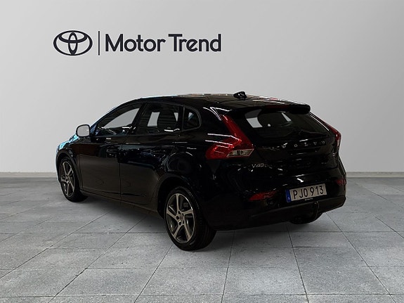 Volvo V40 2 of 15