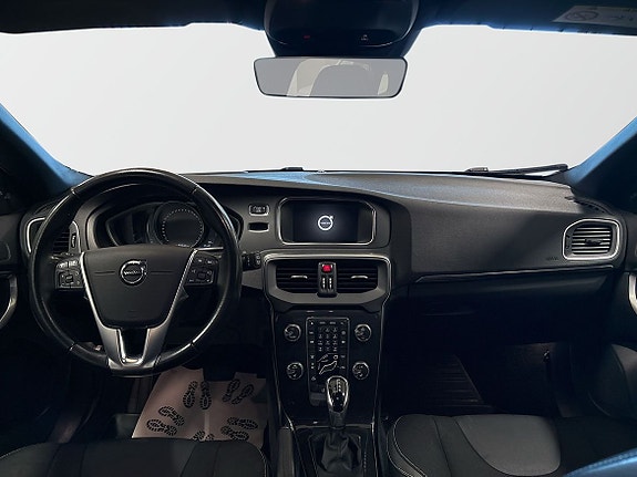 Volvo V40 9 of 15
