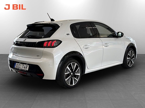 Peugeot e-208 3 of 17
