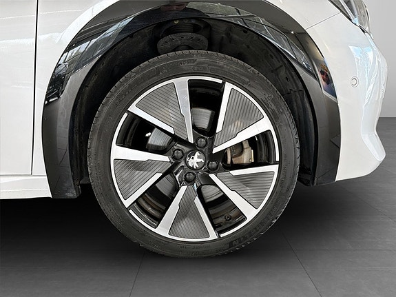 Peugeot e-208 16 of 17