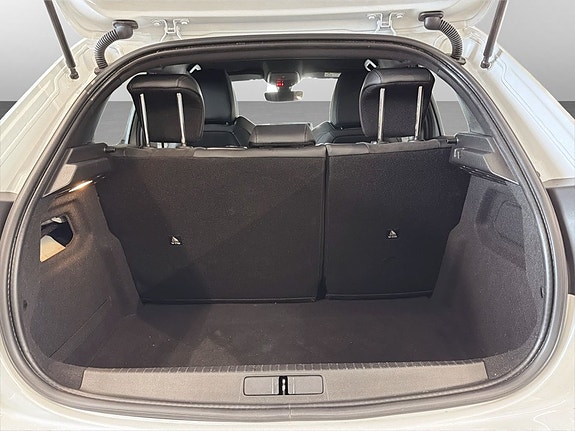 Peugeot e-208 17 of 17