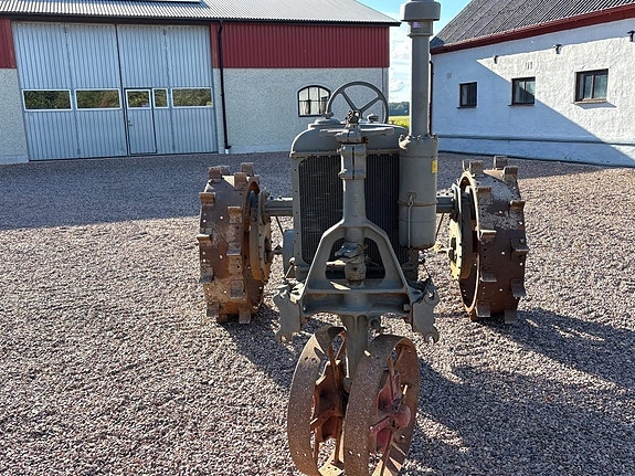 Veterantraktor McCormick-Deering Regular 2 of 6