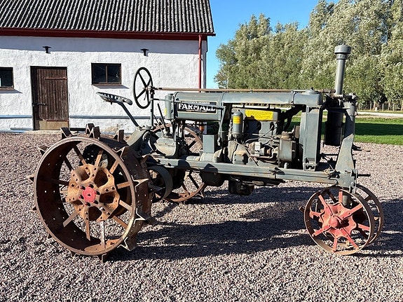 Veterantraktor McCormick-Deering Regular 4 of 6