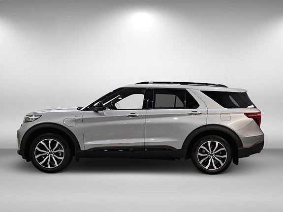 Ford Explorer 2 of 10