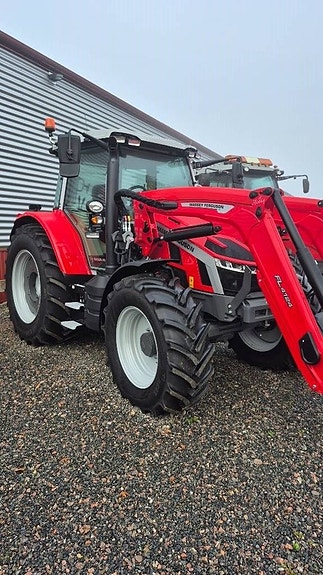 Massey Ferguson 5S.145