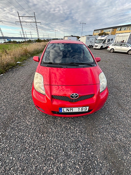 Toyota Yaris 9 of 14