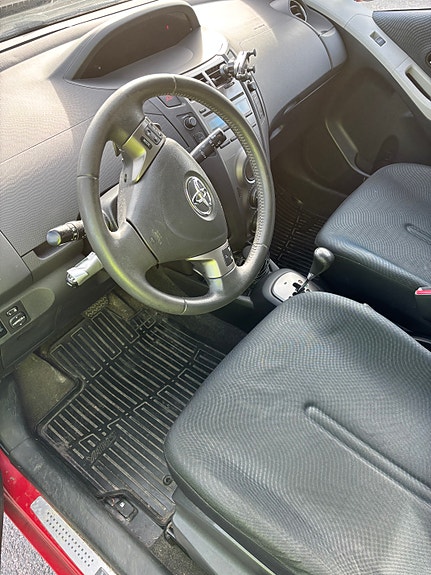 Toyota Yaris 14 of 14