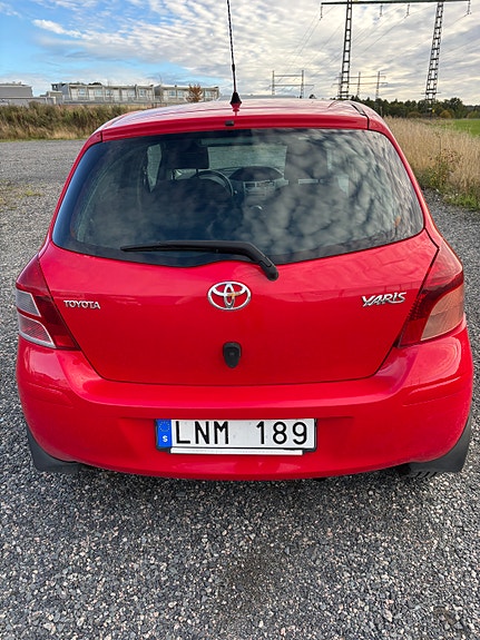 Toyota Yaris 8 of 14
