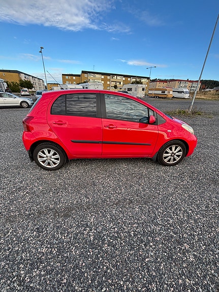 Toyota Yaris 7 of 14
