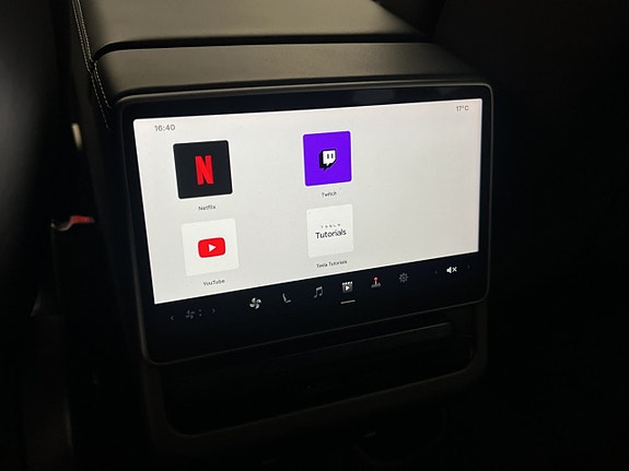 Tesla Model 3 27 of 30