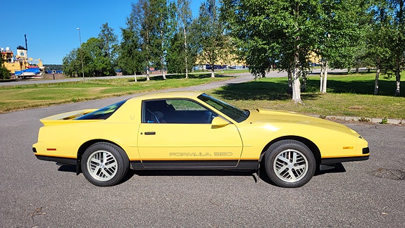 Pontiac Firebird 2 of 11