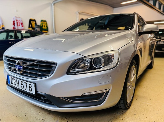 Volvo V60 2 of 23
