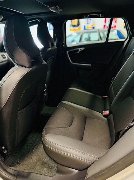 Volvo V60 16 of 23