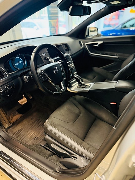 Volvo V60 13 of 23
